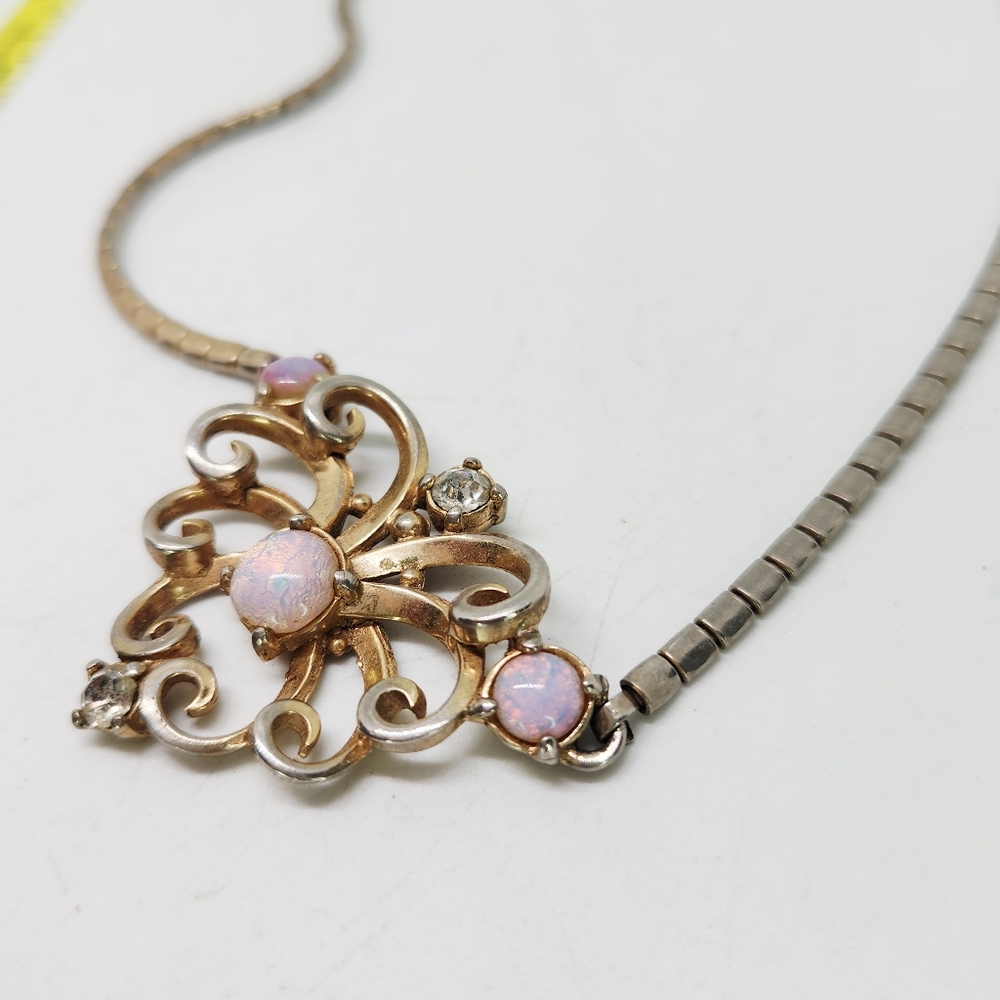 Vtg Princess Necklace Swirl Pendant Gold Tone Bar Chain Opalescent Faux Opal - Picture 4 of 7